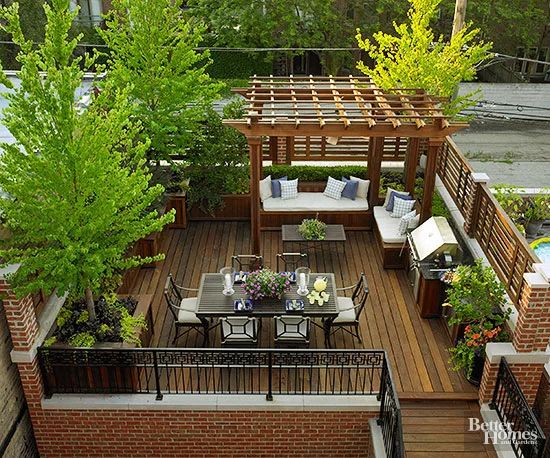 Rooftop garden with lightweight planters designed to meet structural weight restrictions by Amber Freda Home & Garden Design