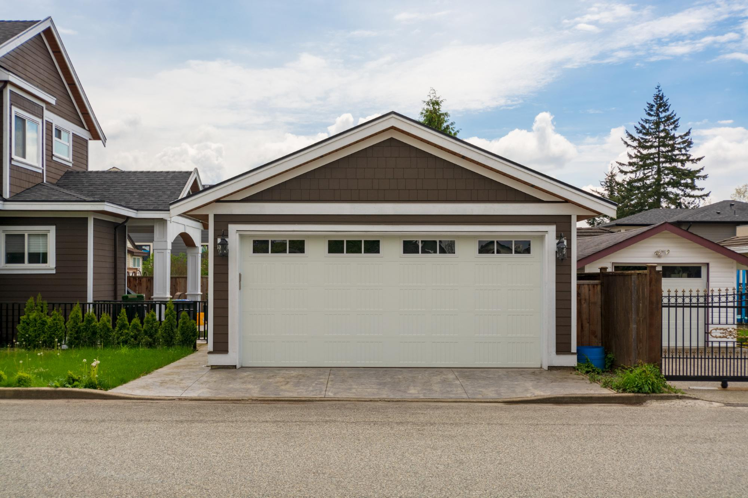 Detached Garage